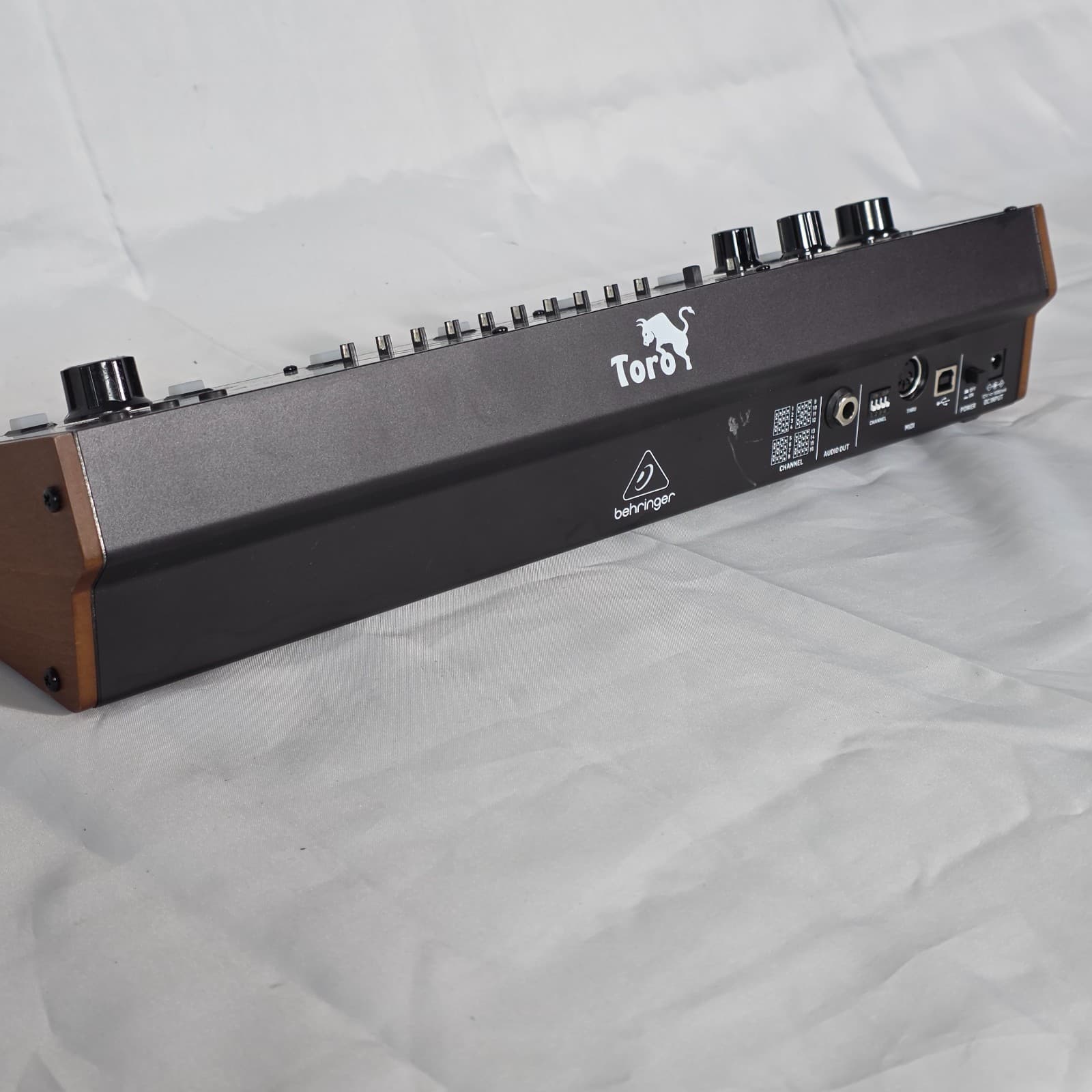 Behringer Toro Classic Analog Bass Synthesizer Module/Taurus Revived - Black - Thumbnail 6