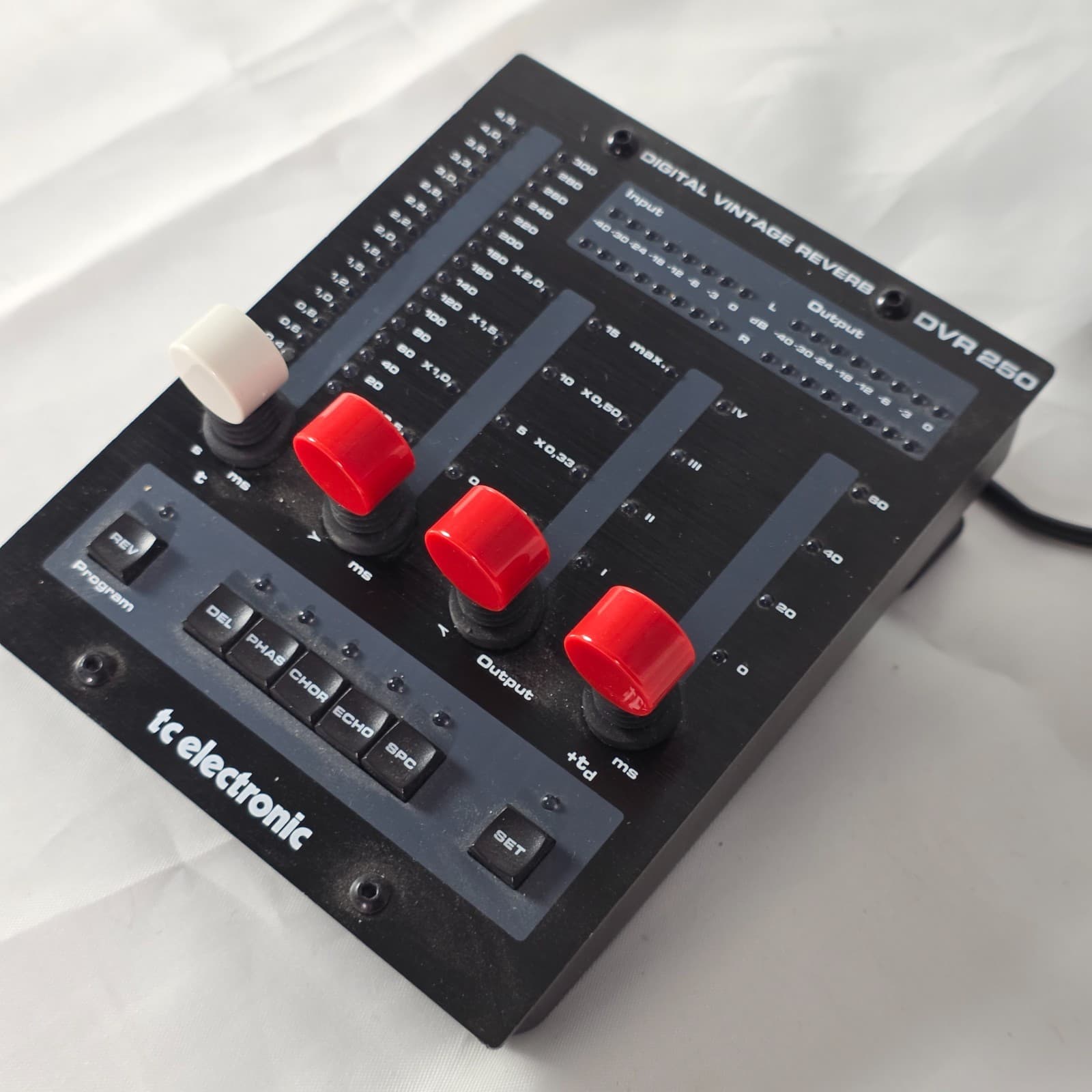 TC Electronic DVR250-DT Digital Vintage Reverb Hardware Controller EMT 250 USB - Thumbnail 3