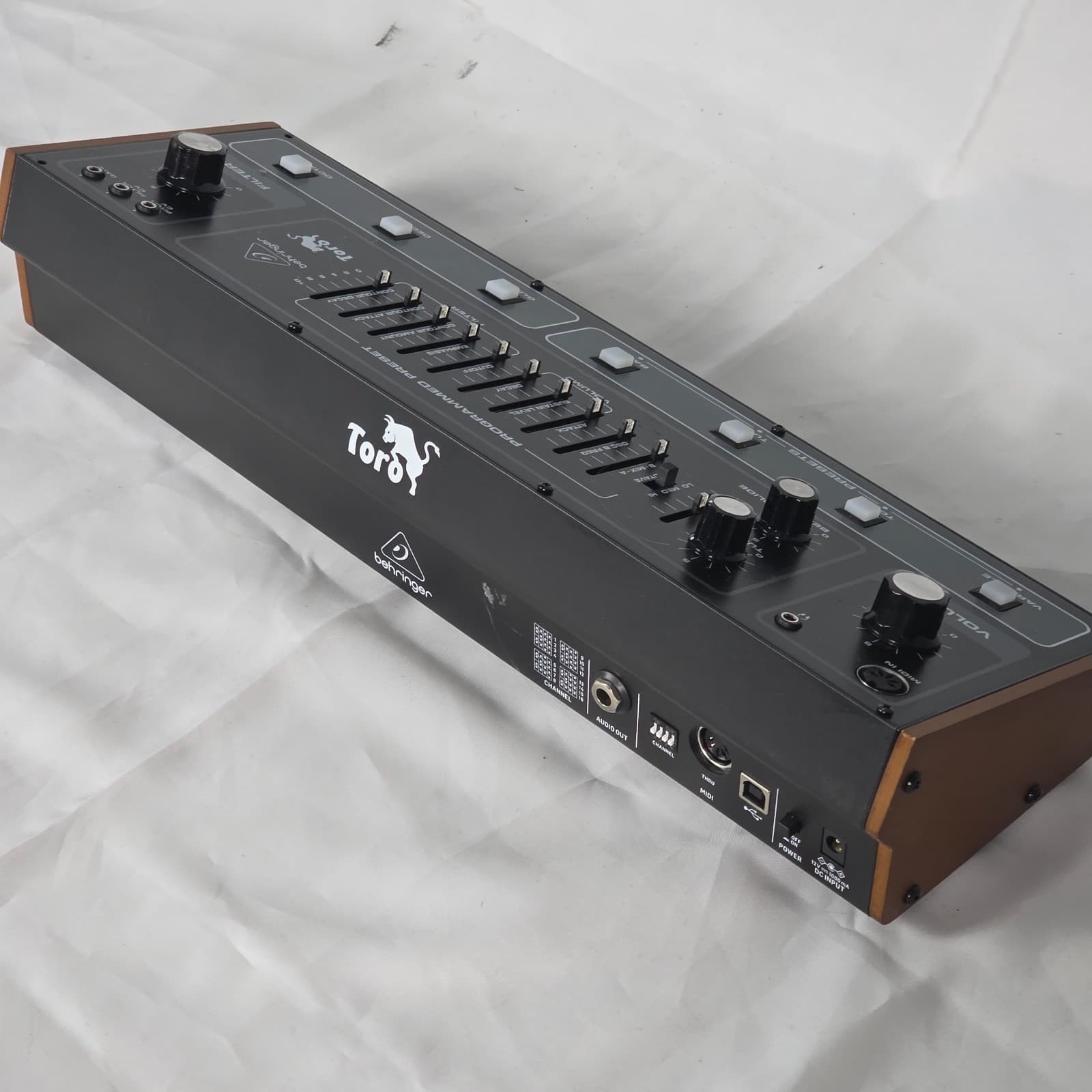 Behringer Toro Classic Analog Bass Synthesizer Module/Taurus Revived - Black - Thumbnail 8