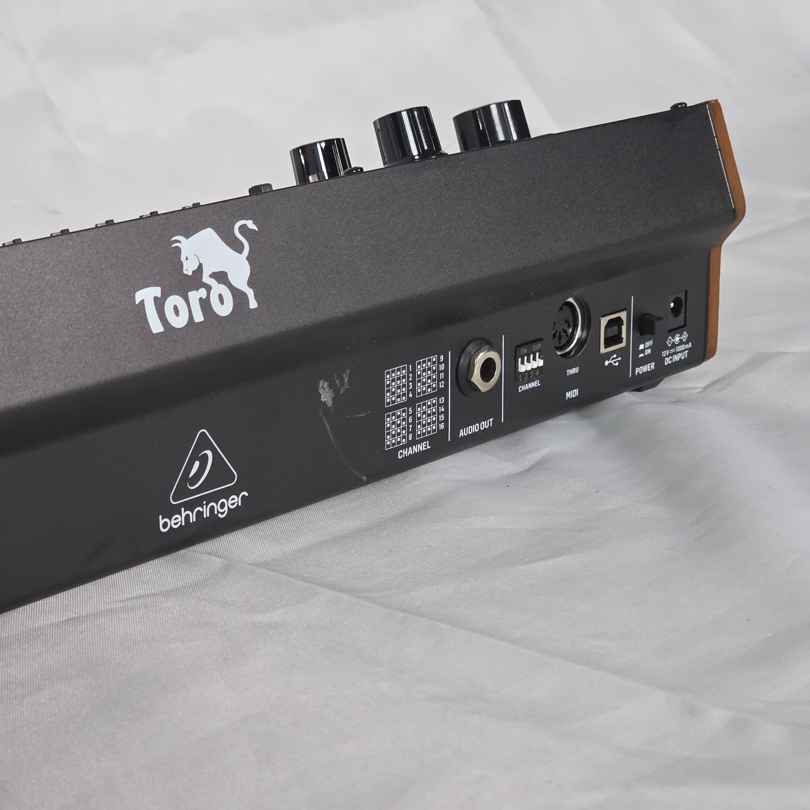 Behringer Toro Classic Analog Bass Synthesizer Module/Taurus Revived - Black - Thumbnail 7