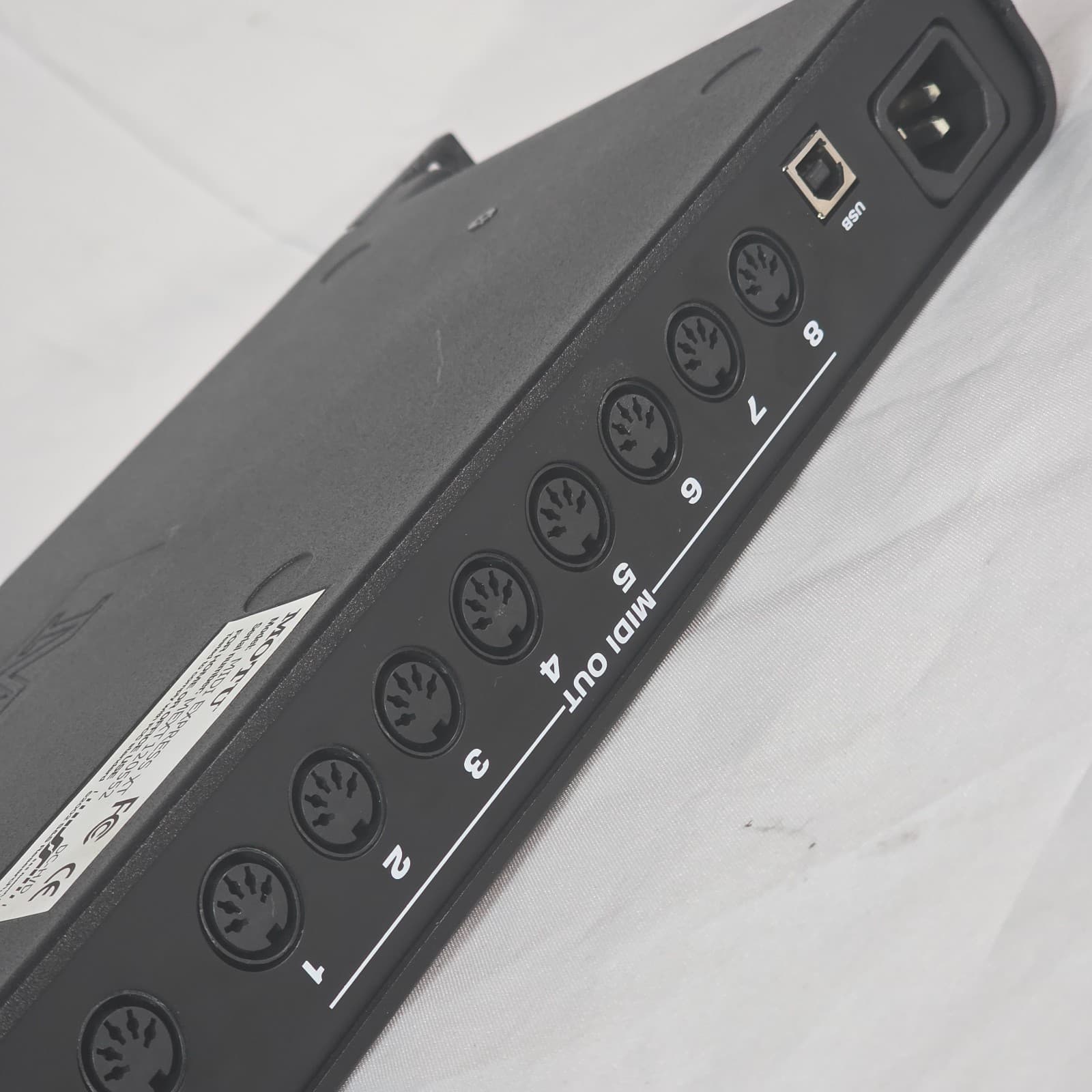MOTU MIDI Express XT USB 8x8 Black MIDI Interface & Synchronizer - 128 Channels - Thumbnail 17