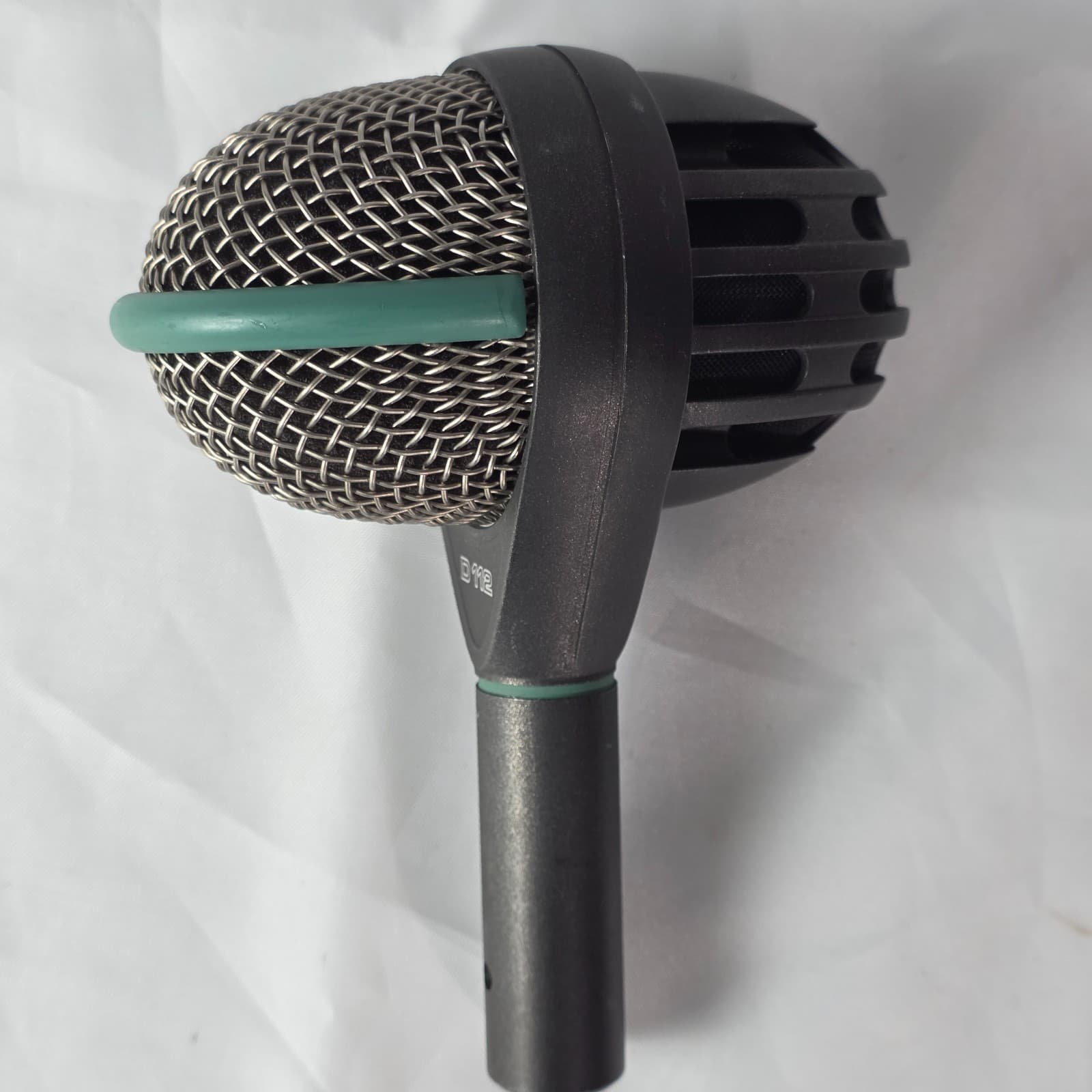 AKG D112 MKII Large Bass Cardioid Professional Dynamic Kick Drum Microphone - Thumbnail 4