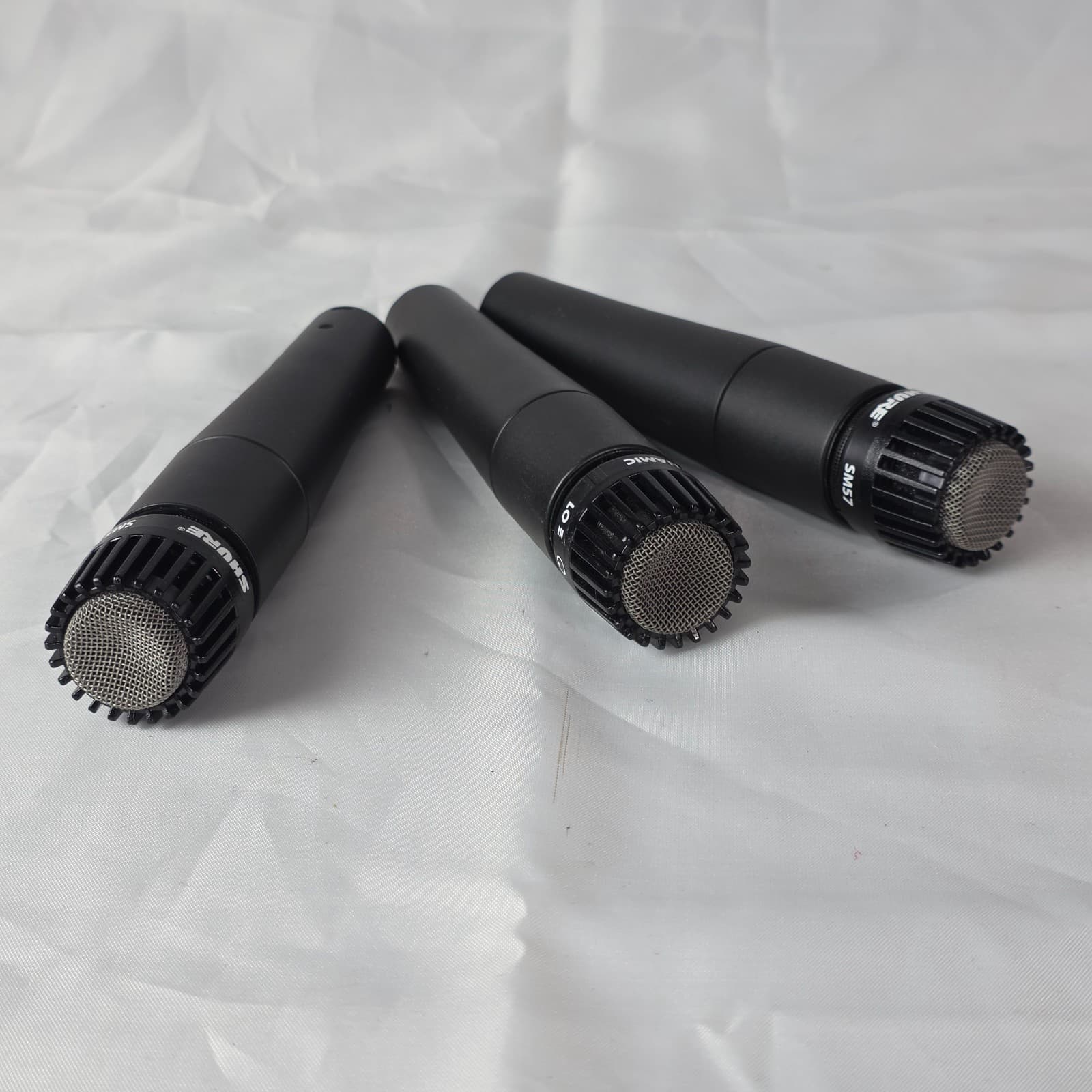 Shure SM57 Wired XLR 3-Pin Dynamic Cardioid Instrument Microphone - Set of 3 - Thumbnail 10