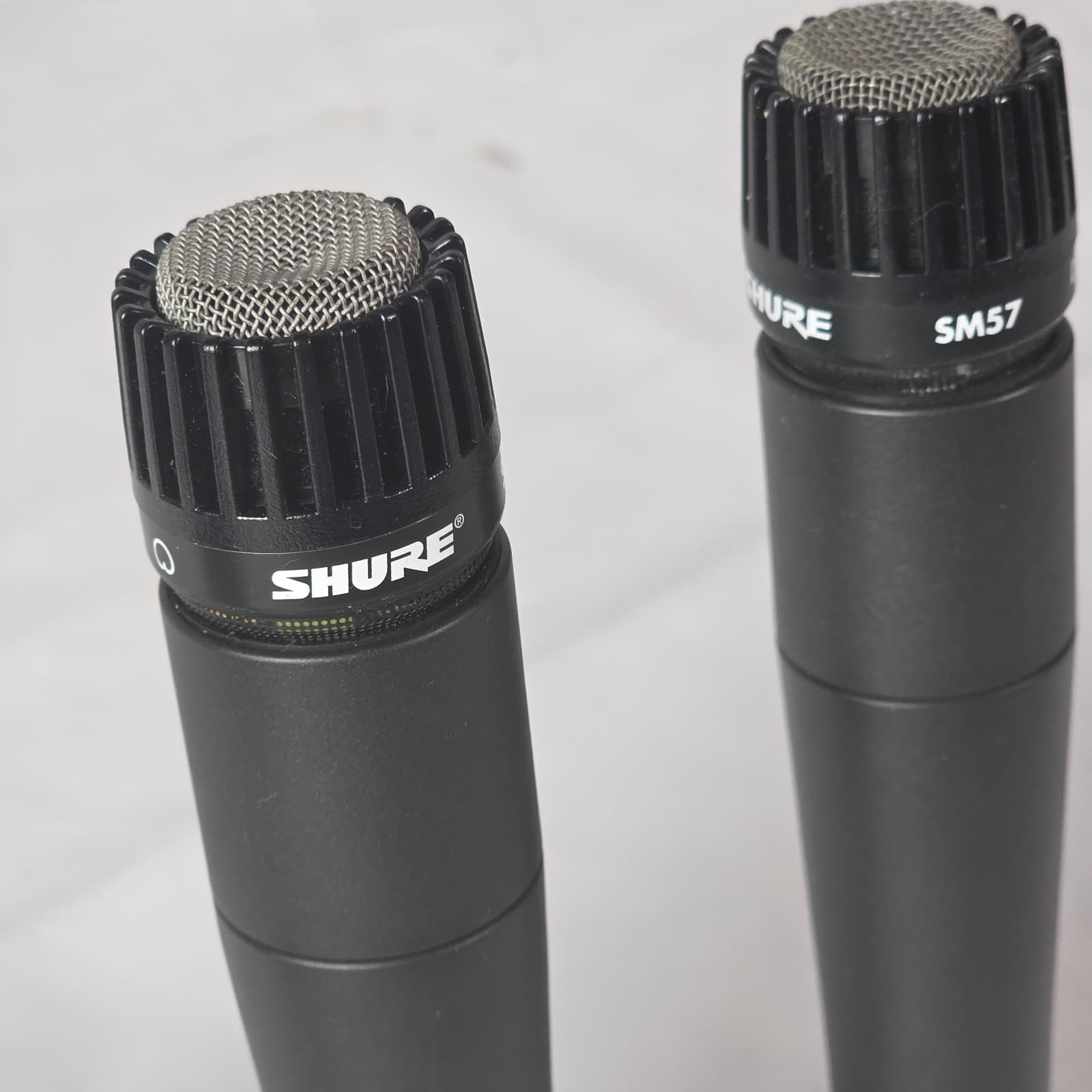 Shure SM57 Wired XLR 3-Pin Dynamic Cardioid Instrument Microphone - Set of 3 - Thumbnail 4