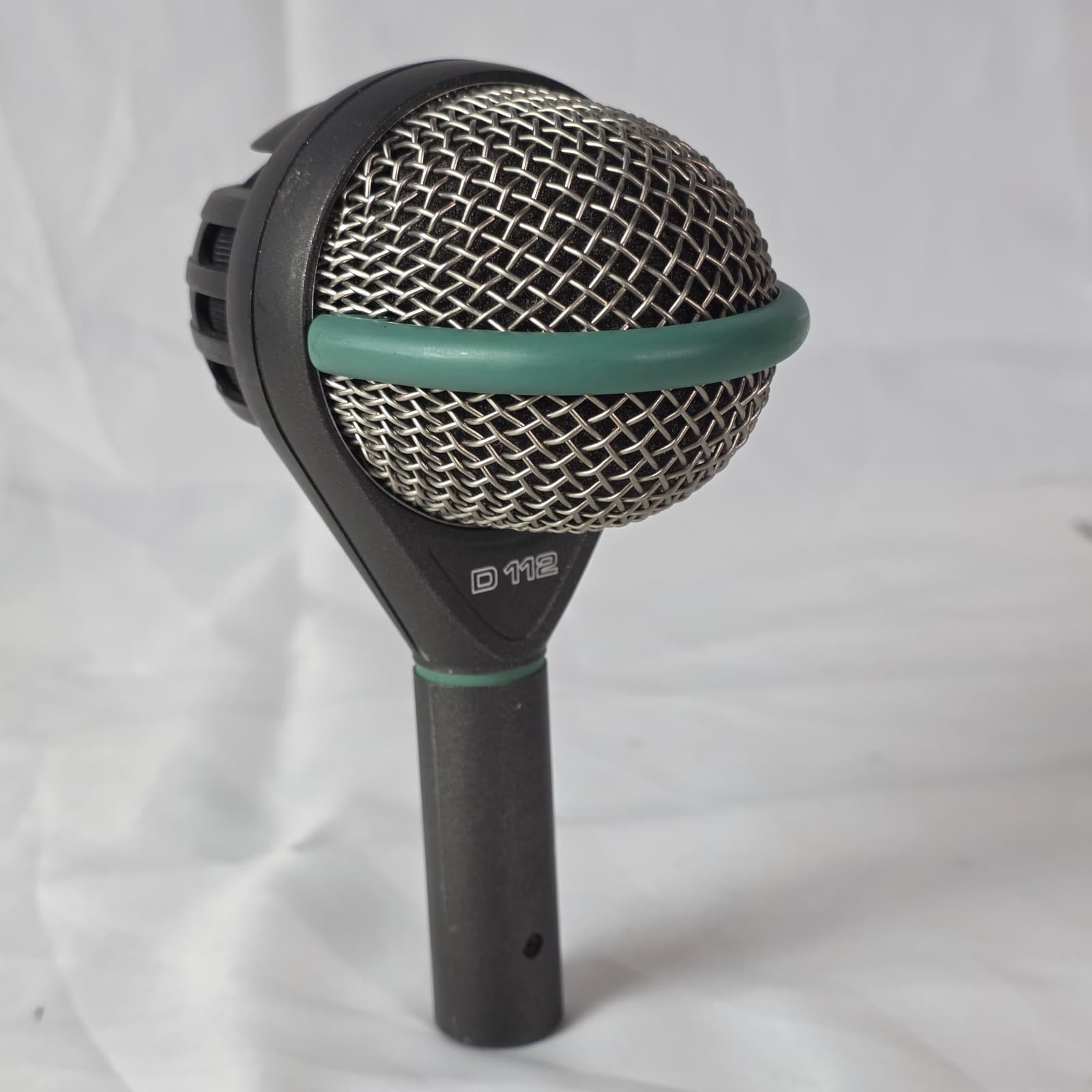 AKG D112 MKII Large Bass Cardioid Professional Dynamic Kick Drum Microphone - Thumbnail 2