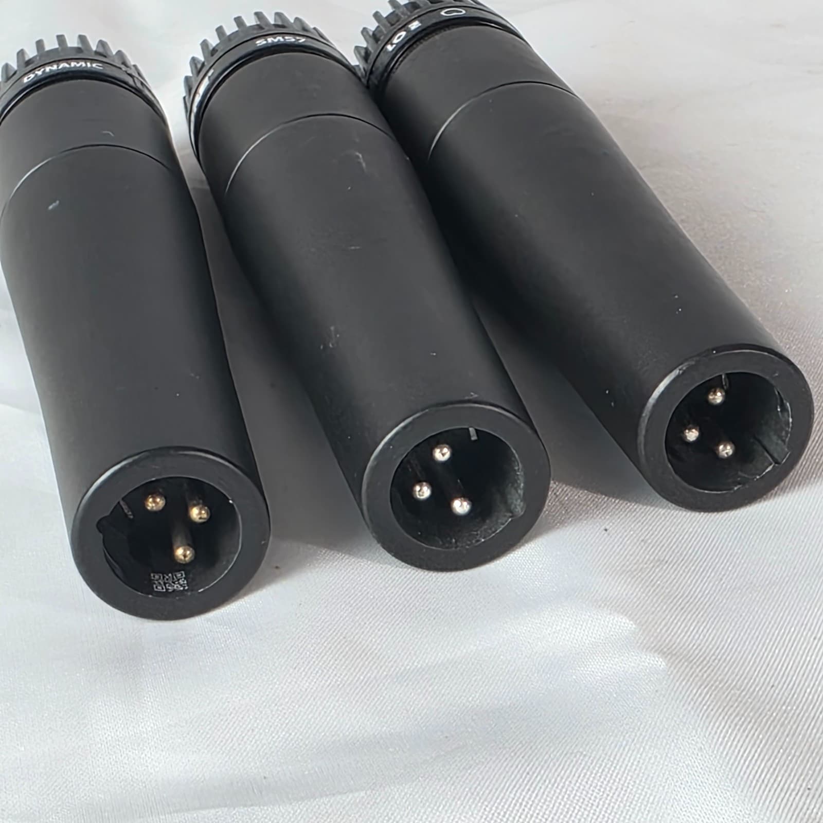 Shure SM57 Wired XLR 3-Pin Dynamic Cardioid Instrument Microphone - Set of 3 - Thumbnail 7