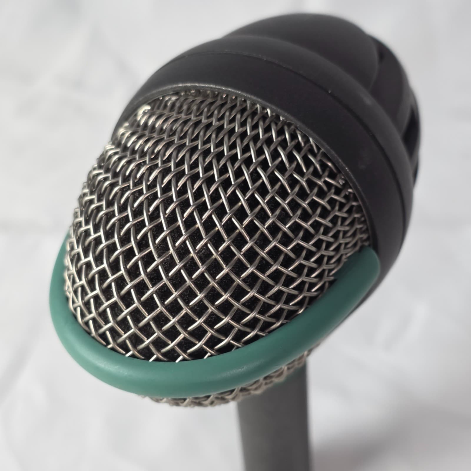 AKG D112 MKII Large Bass Cardioid Professional Dynamic Kick Drum Microphone - Thumbnail 6