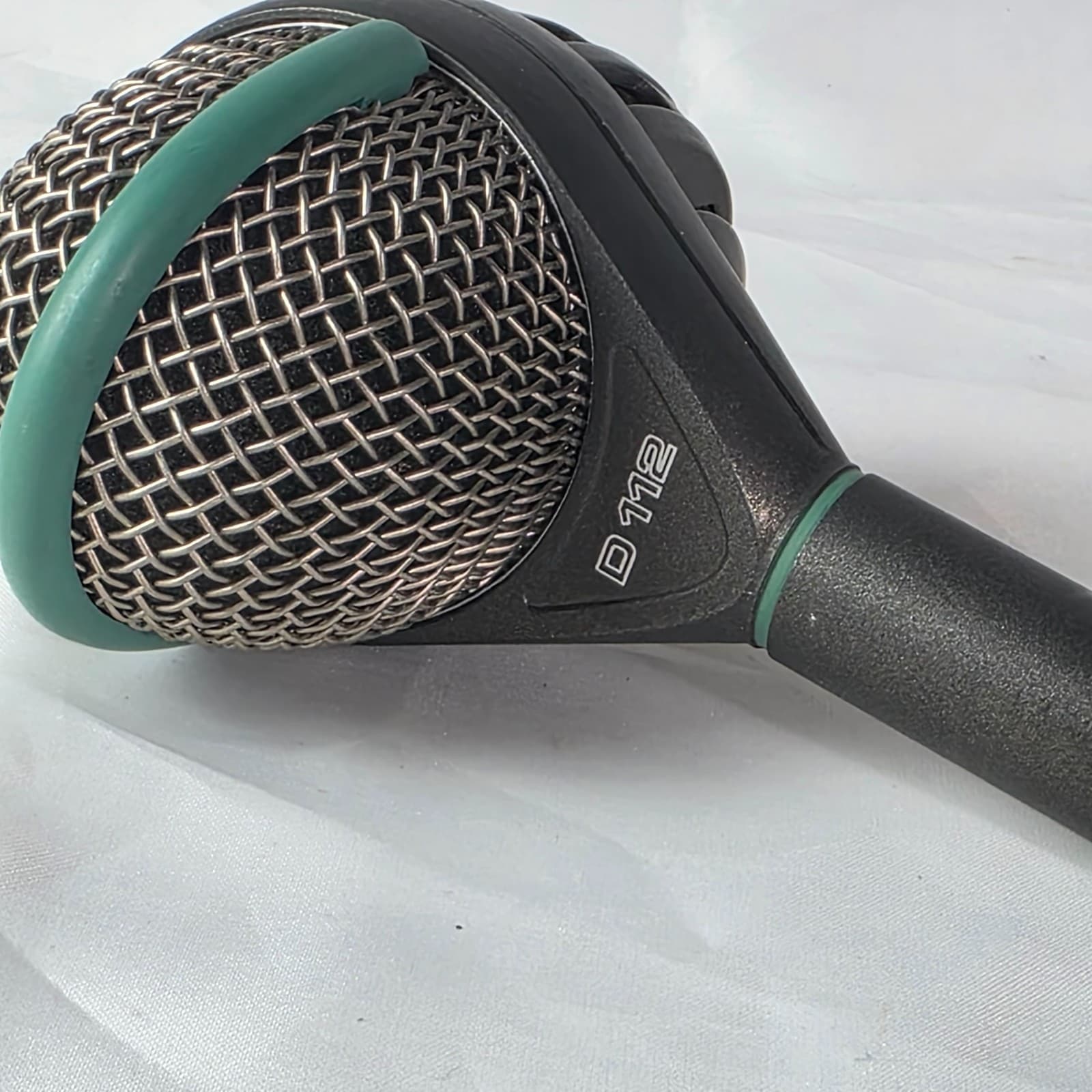 AKG D112 MKII Large Bass Cardioid Professional Dynamic Kick Drum Microphone - Thumbnail 9