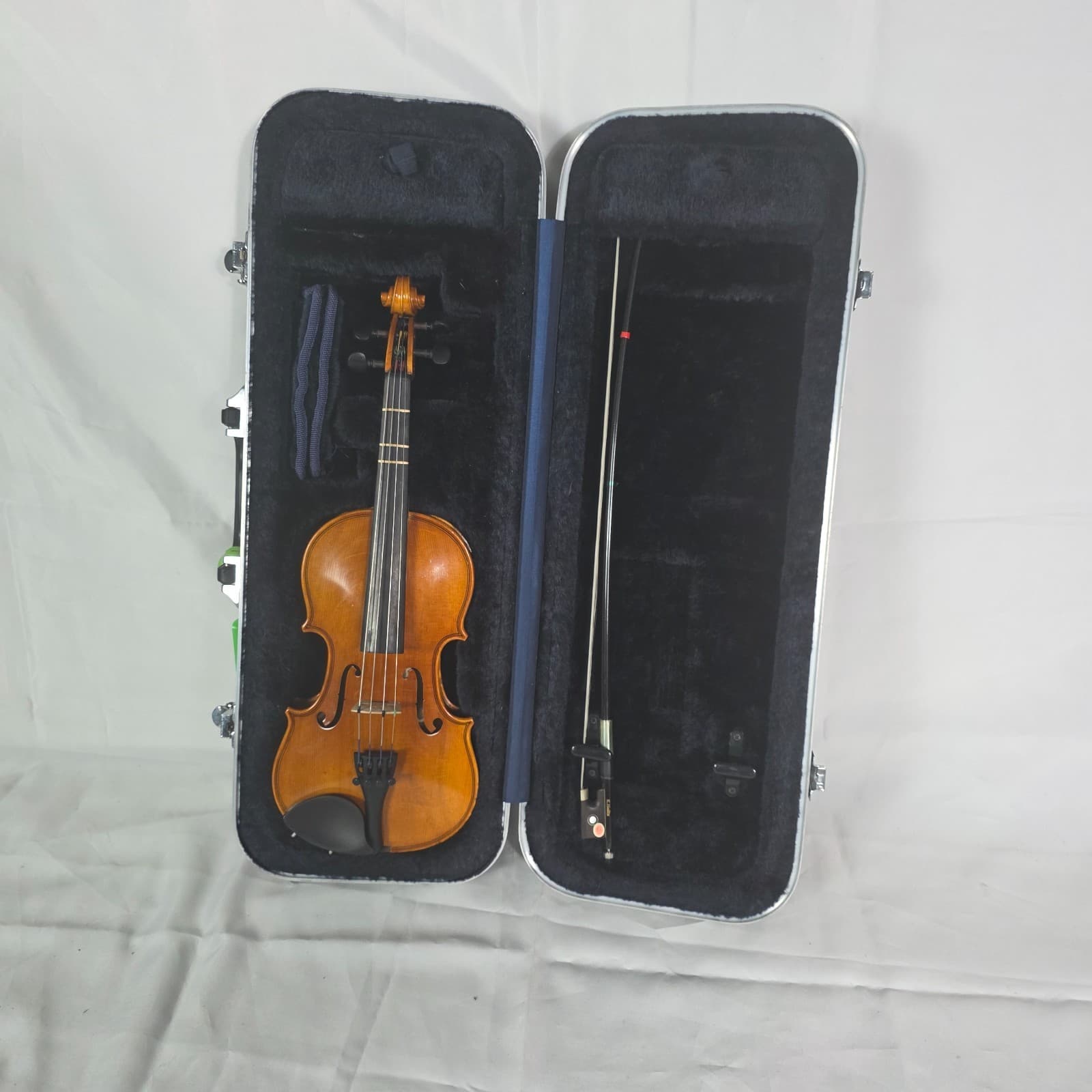 Samuel Eastman VL80 1/8 Violin 2011 w/ Case & Bow – Student Full Size - Image 1