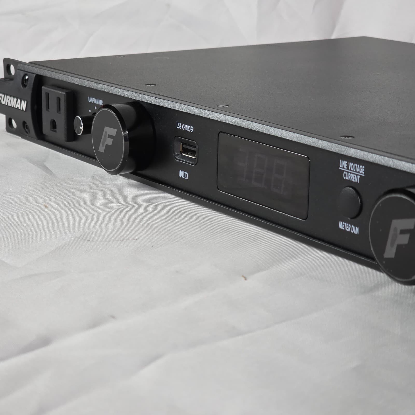 Furman PL-PRO DMC Professional Power Conditioner with Voltmeter/Ammeter 20 Amp - Thumbnail 5