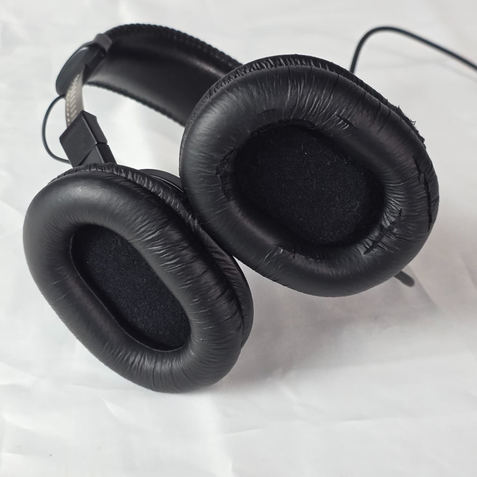 Sony MDR-7506 Professional Closed-Back Dynamic Stereo Monitoring Headphone Black - Thumbnail 7