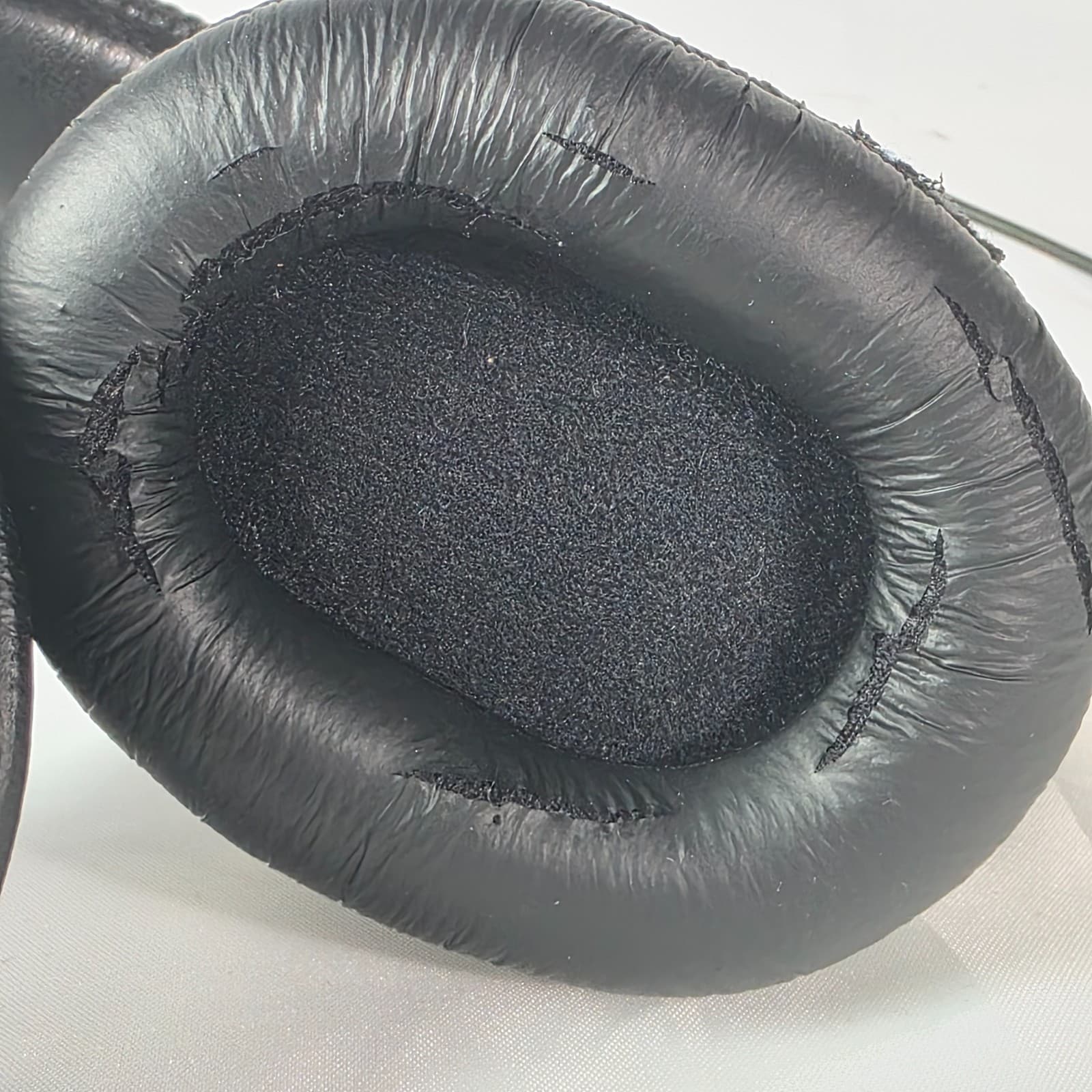 Sony MDR-7506 Professional Closed-Back Dynamic Stereo Monitoring Headphone Black - Thumbnail 9