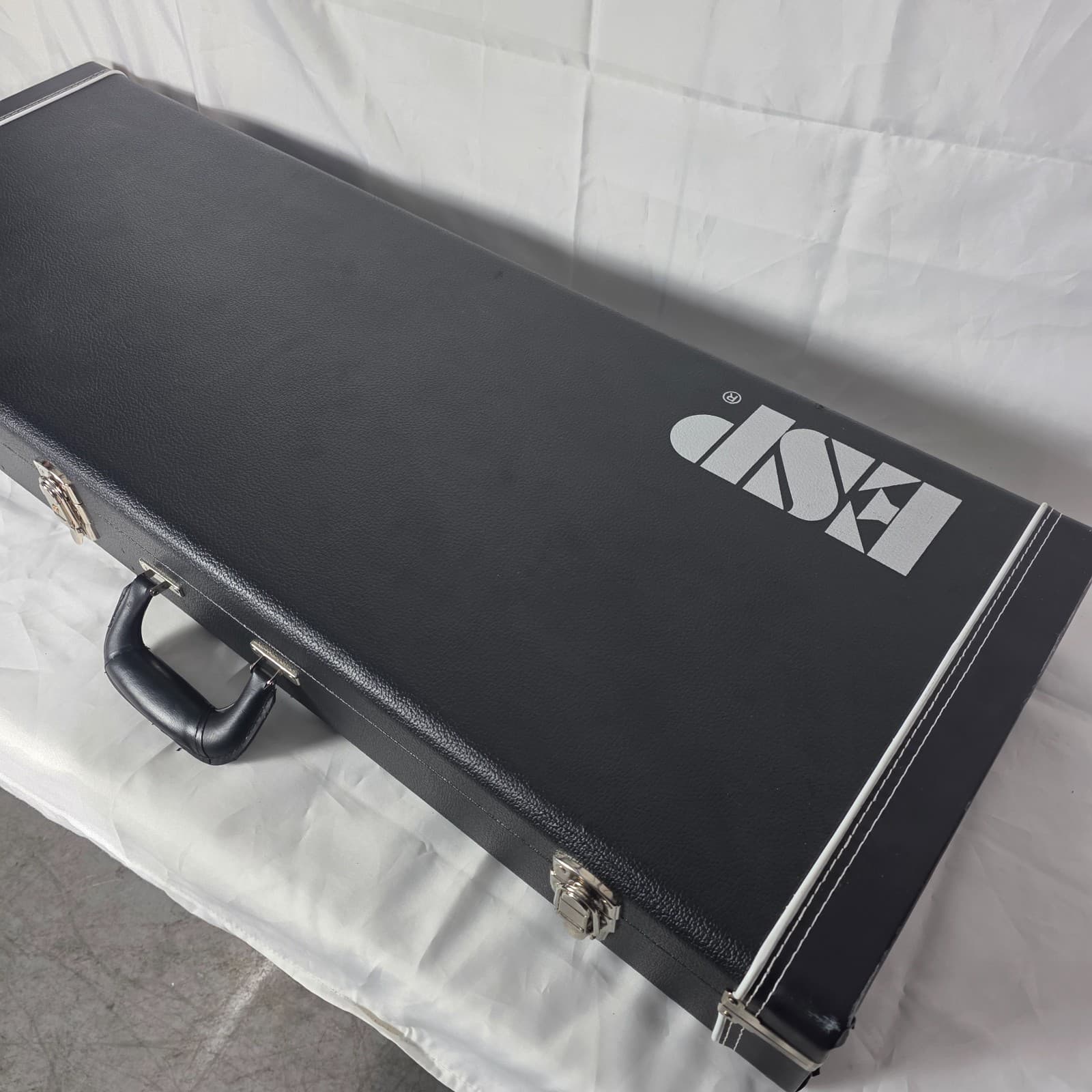 ESP LTD EC Series EC-1000TEclipse Electric Guitar with Case 6-String & 7-Stringl - Thumbnail 11