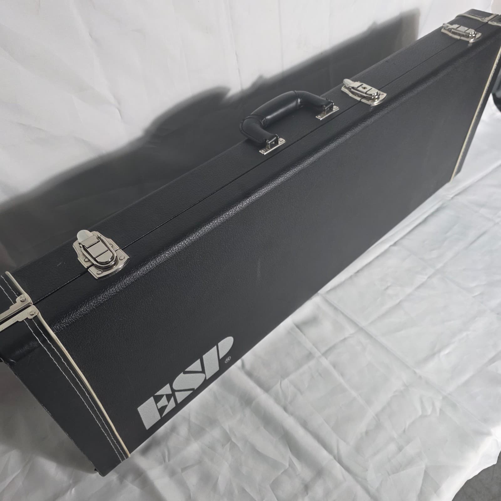 ESP LTD EC Series EC-1000TEclipse Electric Guitar with Case 6-String & 7-Stringl - Thumbnail 3