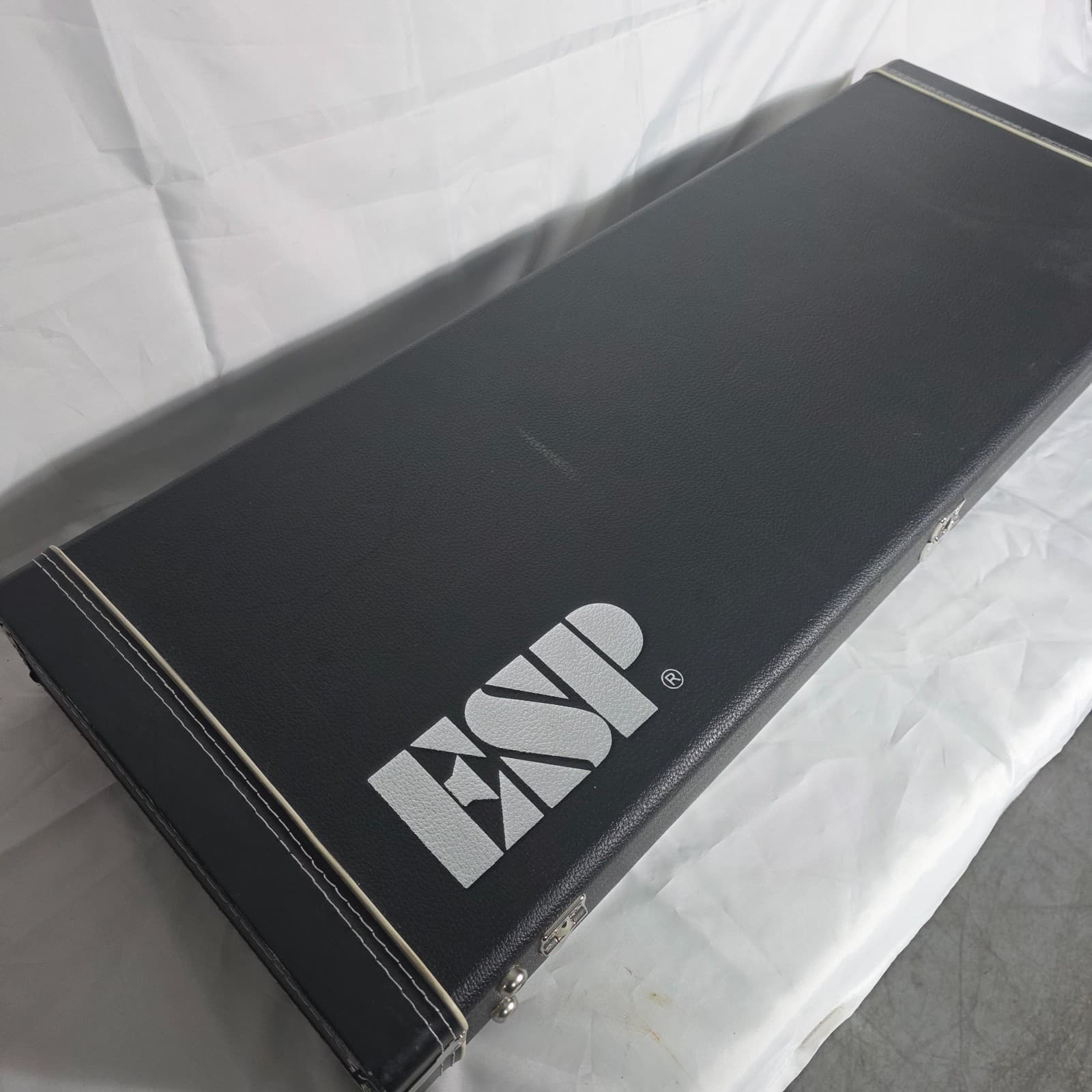 ESP LTD EC Series EC-1000TEclipse Electric Guitar with Case 6-String & 7-Stringl - Thumbnail 4