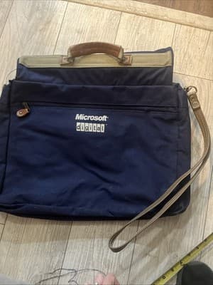 Microsoft Digital Laptop Messenger Bag Blue No Shoulder Strap 13”H X 3” W X 18”L - Thumbnail 5