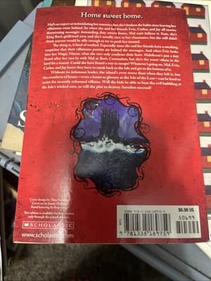Return to the Isle of the Lost pbk book Melissa De La Cruz Descendants 1st ed - Thumbnail 3