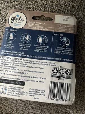 (TWO PACK)Glade PlugIns Scented Oil Air Freshener Refills Sheer Vanilla Embrace - Thumbnail 2