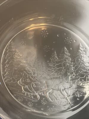 Arcoroc France Vintage Christmas Plates Embossed Clear Glass Sleigh Ride 7.5" - Thumbnail 4