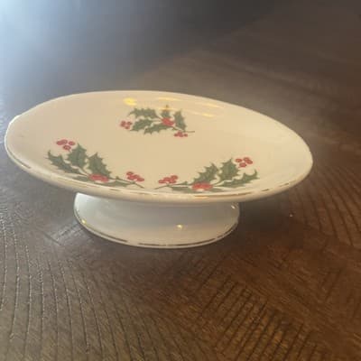 Pedestal Soap Dish Holly Berries 22 kt Gold Trim Oval Beacon Hill Japan Xmas - Image 1