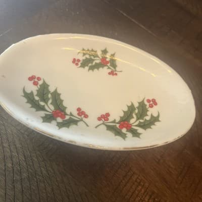 Pedestal Soap Dish Holly Berries 22 kt Gold Trim Oval Beacon Hill Japan Xmas - Thumbnail 2