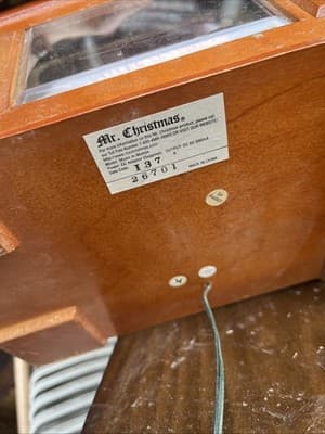 Mr Christmas Music in Motion Music Box Wooden With Power Supply - Thumbnail 6