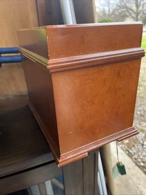 Mr Christmas Music in Motion Music Box Wooden With Power Supply - Thumbnail 5