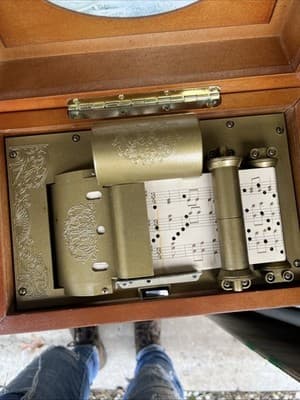 Mr Christmas Music in Motion Music Box Wooden With Power Supply - Thumbnail 2