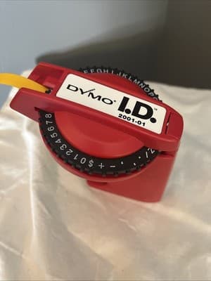 Vintage Red DYMO I.D. 2001-01 Label Maker vh1 - Image 1