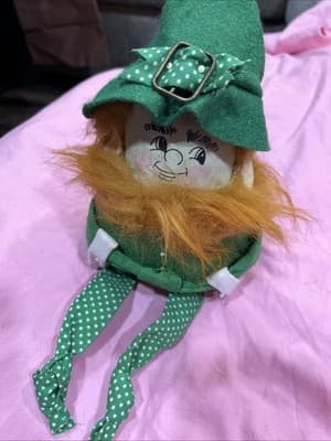 Overly Raker Saint Patrick's Day Shelf Sitter Leprechaun - Thumbnail 2