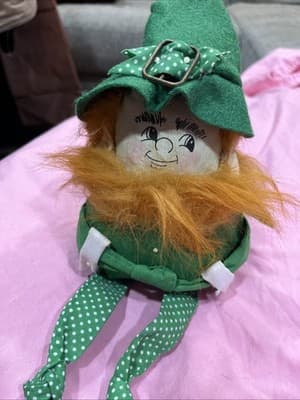 Overly Raker Saint Patrick's Day Shelf Sitter Leprechaun - Image 1