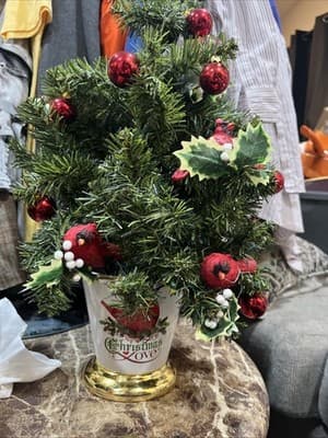 Wysocki Brandtelwfora Gift Made In China Christmas Tree Lights And Cardinals - Image 1