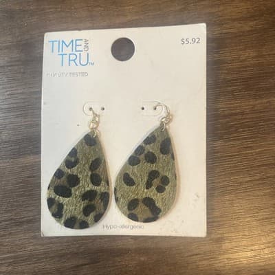 TIME & TRU Women’s Faux Leather Leopard Print Dangle Drop Earrings