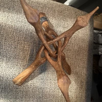 Hand carved wooden Tripod - Thumbnail 3