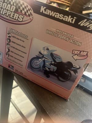 Toy State Industrial Kawasaki Motorcycle Ninja Red Road Rippers ZX-10R Wheelie - Thumbnail 5