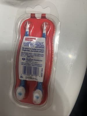 Wisp Colgate Mini-Brush W/ Freshening Bead Peppermint 4 Brushes EXPIRED Rare - Thumbnail 2