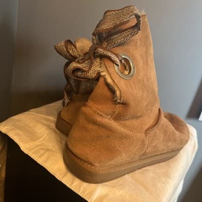 Women’s Size 9 Ugg Like Boots With Tie Up Backs Very Warm And Fuzzy Brown Color - Thumbnail 4