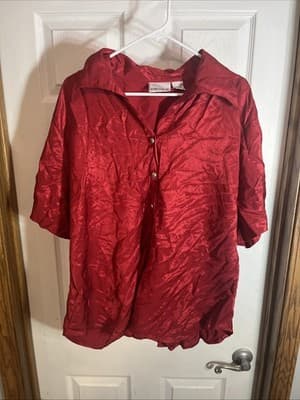Fashion Bug Womens 3xl Red Collared With Gold Buttons - Image 1