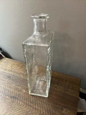 Vintage Decanter With Starburst Design & Stopper / No Chips Or Cracks - Thumbnail 2