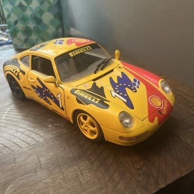 Porsche 911 Carrera 1:24 Diecast - Image 1