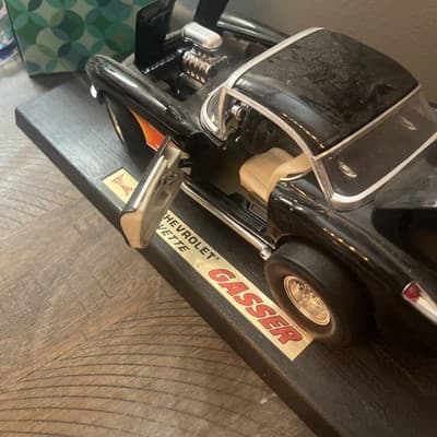 1957 Chevrolet Corvette Gasser 1:18 Diecast Model Car Road Legends Black Flames - Thumbnail 3