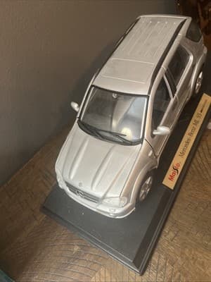 Maisto 1:18 Mercedes-Benz ML 55 AMG Silver Special Edition Diecast Car - Thumbnail 4