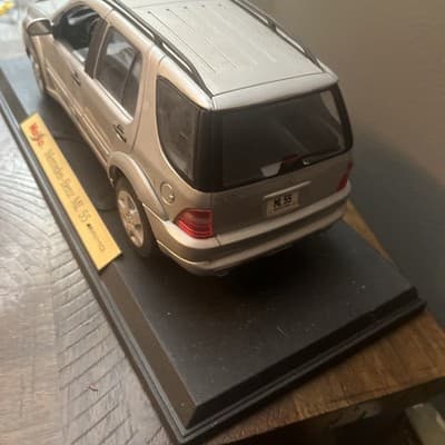 Maisto 1:18 Mercedes-Benz ML 55 AMG Silver Special Edition Diecast Car - Thumbnail 3