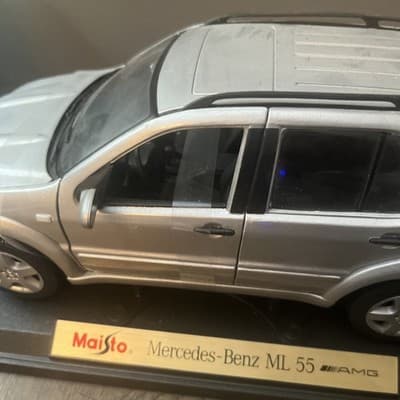 Maisto 1:18 Mercedes-Benz ML 55 AMG Silver Special Edition Diecast Car - Thumbnail 2