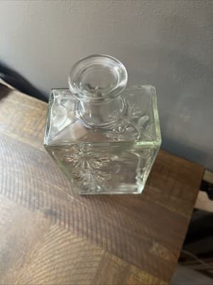 Vintage Decanter With Starburst Design & Stopper / No Chips Or Cracks - Thumbnail 4