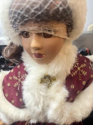 Avon 2001 Holiday Radiance Special Memories Porcelain Doll Isabel 17” Tall - Thumbnail 4