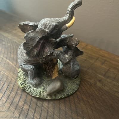 Vintage Epoxy Mother And Baby African Elephant 4" Tall 3.25" Wide - Thumbnail 3