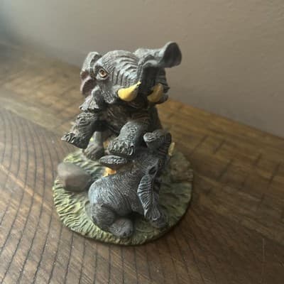 Vintage Epoxy Mother And Baby African Elephant 4" Tall 3.25" Wide - Thumbnail 2