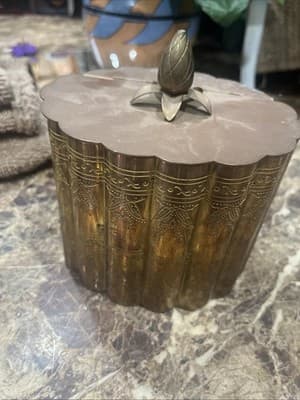 Charlwa Sadwk 4098 Brass Oval Hinges Engraved Box With Upsidedown Pineapple Top - Image 1