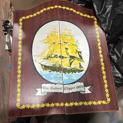 The Golden Clipper 1805 Vintage Hanging Wooden Dartboard Cabinet (Darts Only) - Image 1